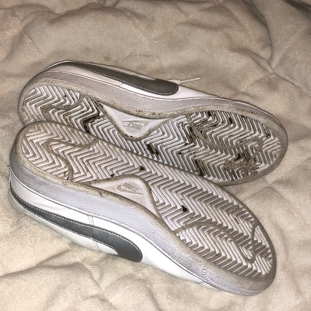 Nike - Picture 4 of 4